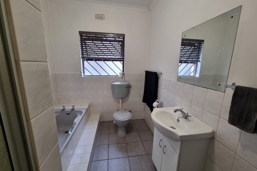 To Let 3 Bedroom Property for Rent in Vredekloof Western Cape